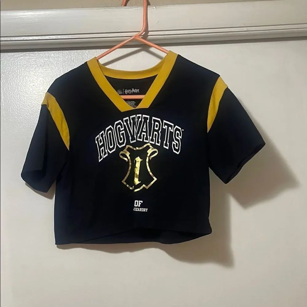 Hogwarts crop top size medium